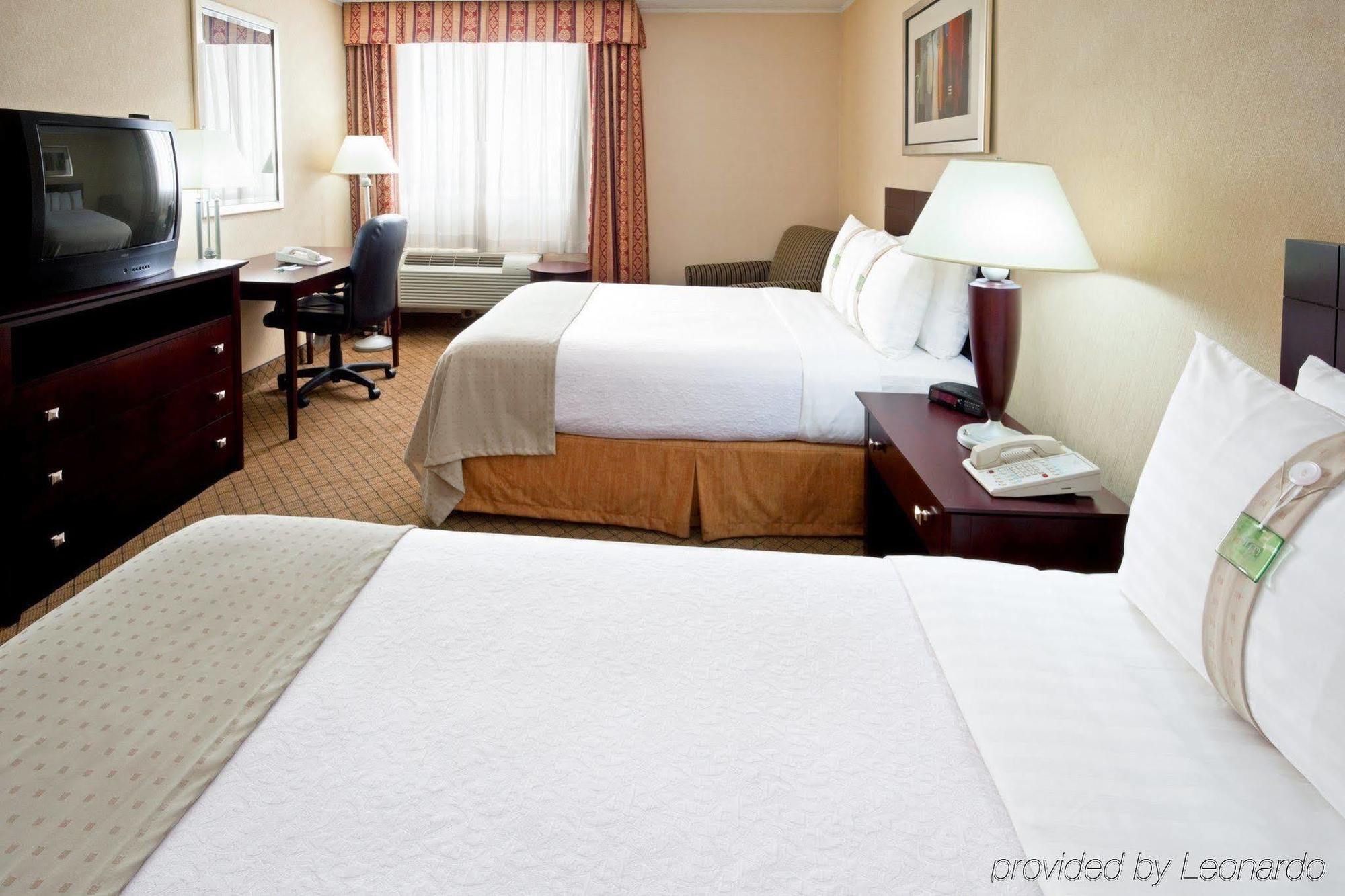 Red Roof Inn Plus Newark Liberty Airport - Carteret Room photo